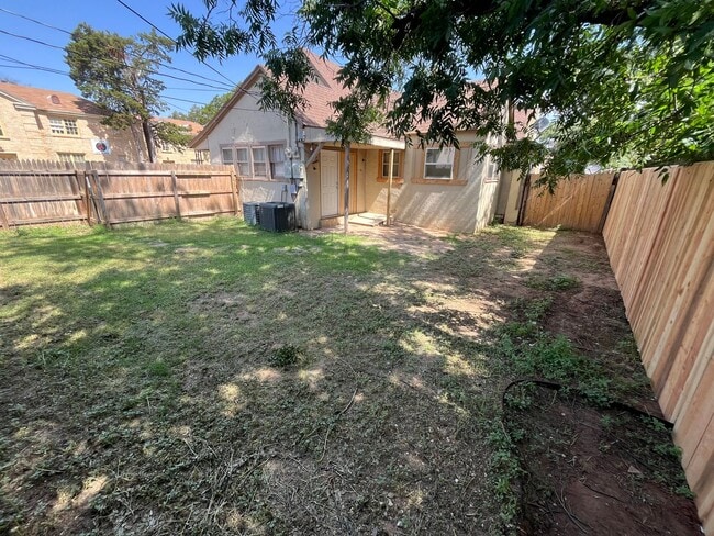 Building Photo - 2/1 with all major appliances two blocks f...