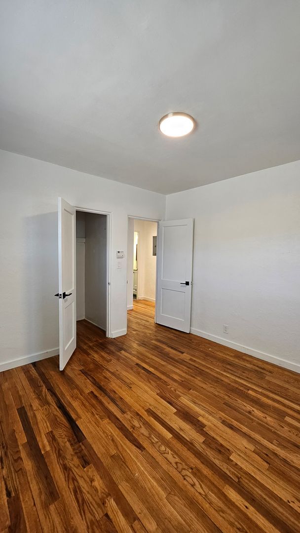 Building Photo - 2 Bed 1 bath