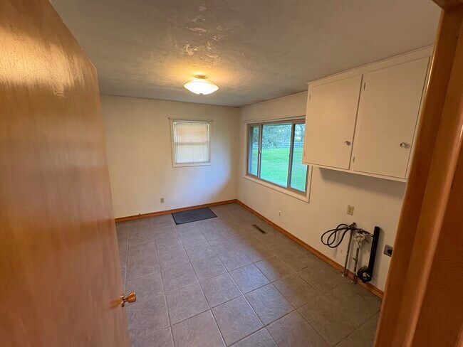 Building Photo - 788 E 1500 N