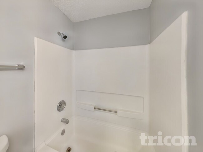 Building Photo - 6836 Saganaw Dr