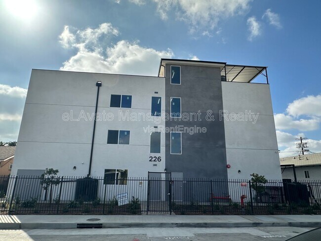 Building Photo - 226 W 87th St