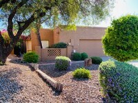 Building Photo - 3 bedroom 2 Bath in the exclusive Point Ta...