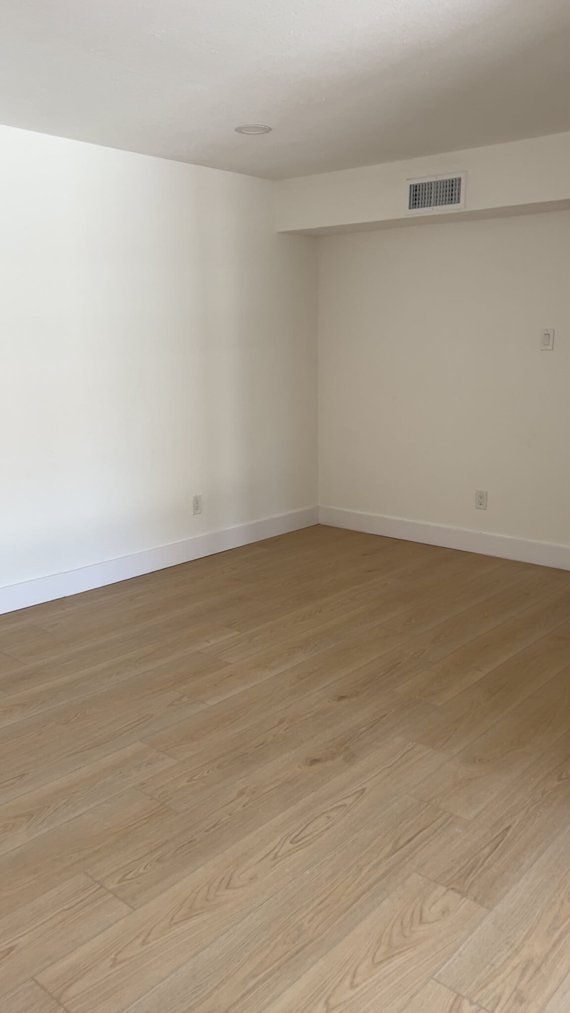 Living area - 4664 Matilda St
