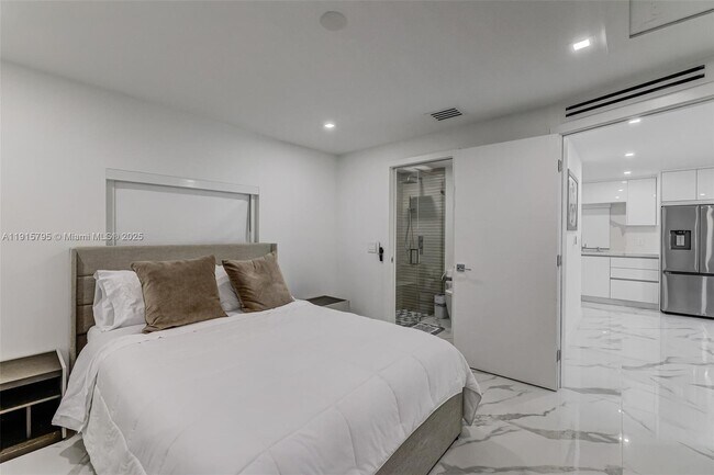 Building Photo - 250 NW 129th Ave