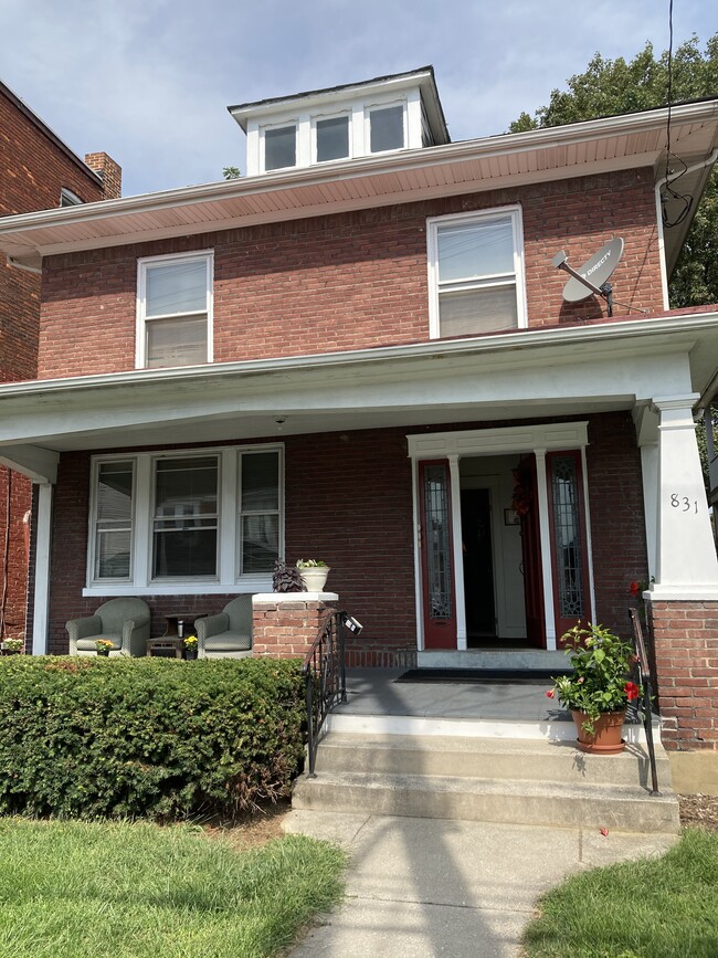 Primary Photo - 831 W King St