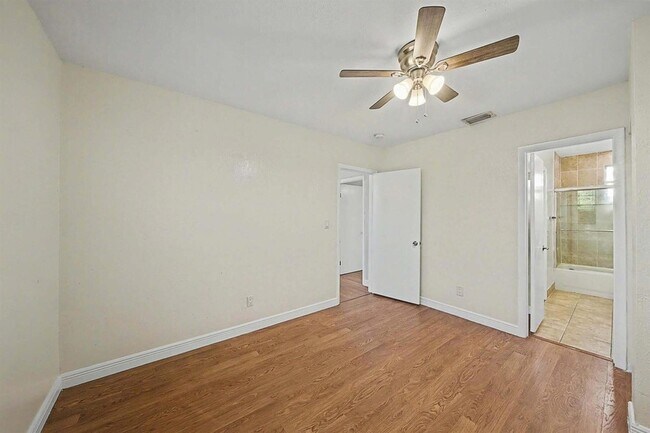 Building Photo - 5789 Woodland Point Dr