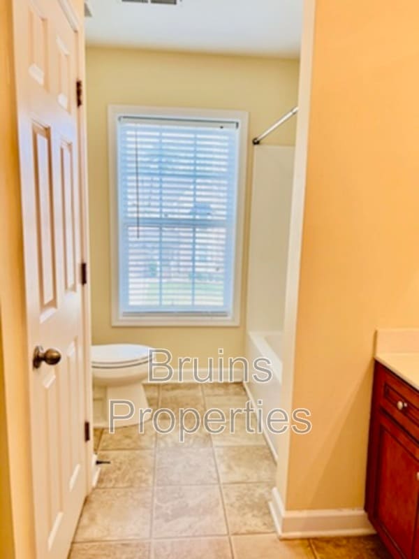 Building Photo - 2324 Alderbrook Dr