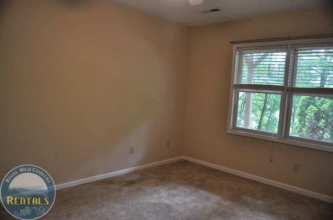 Building Photo - Cozy 2bd House In Great Location!