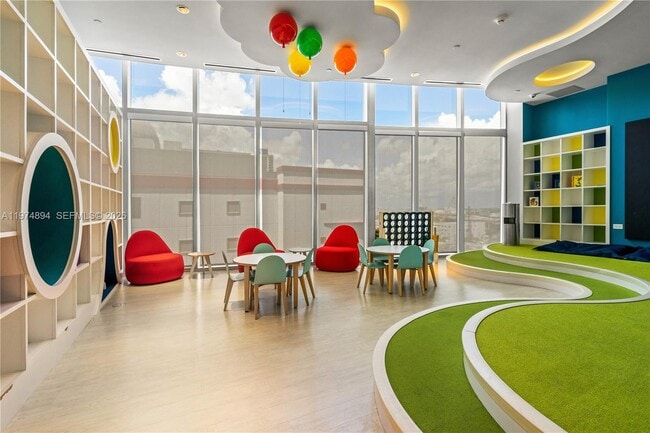 Building Photo - 851 NE 1st Ave