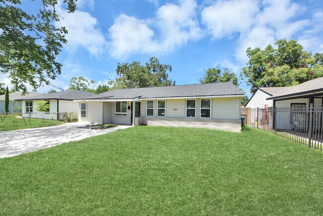 Building Photo - 5003 Enyart St