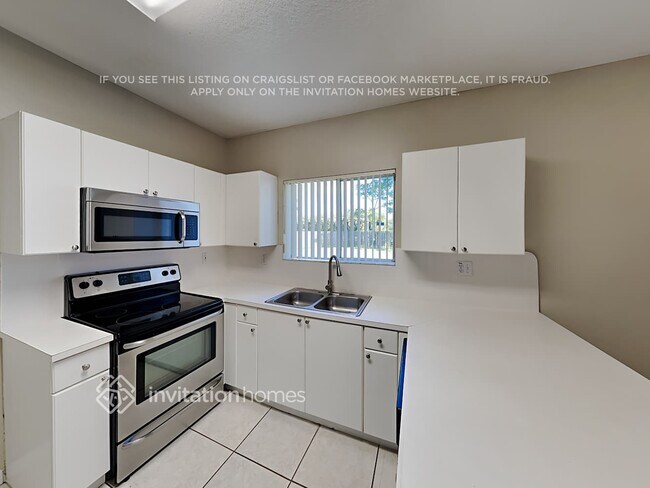 Building Photo - 9593 SW 162nd Ct