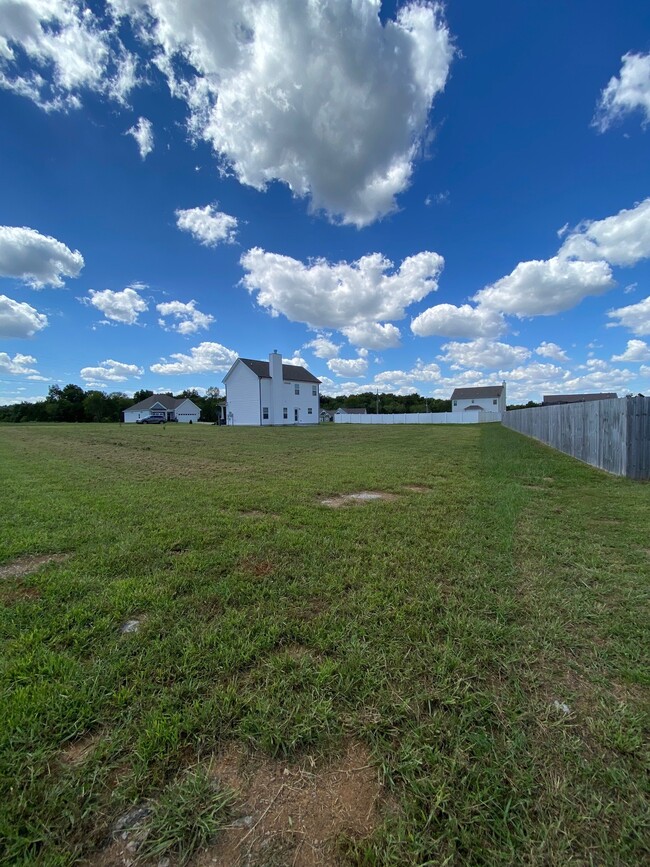 Building Photo - 210 Windyhill St