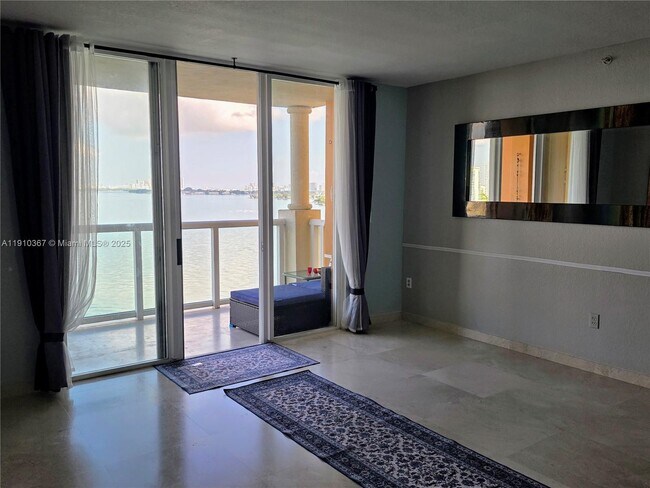 Building Photo - 1625 Kennedy Cswy