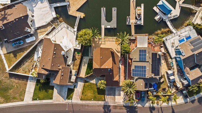 Building Photo - 4730 Spinnaker Way