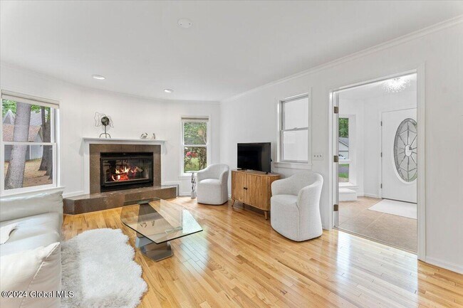 Building Photo - 12 Vallera Rd