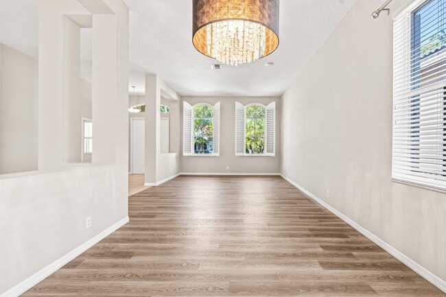 Building Photo - 1366 Crossbill Ct