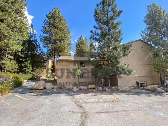 Building Photo - 1 Bedroom in Incline Village!