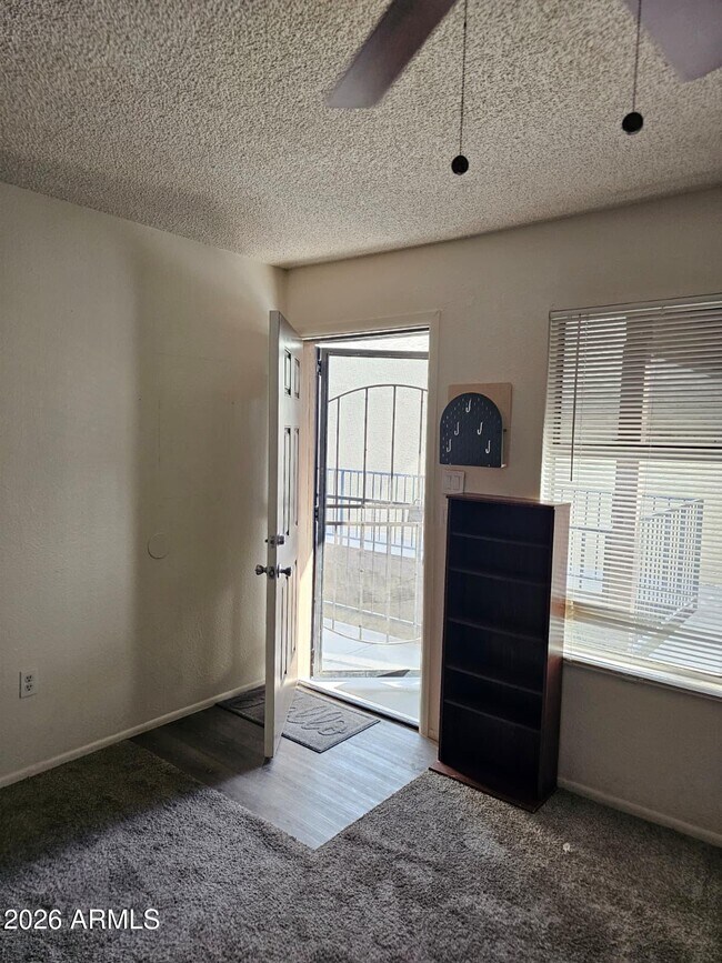 Building Photo - 461 W Holmes Ave