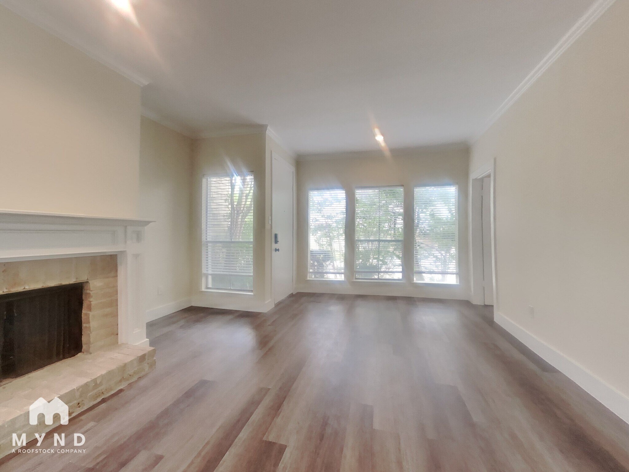 Building Photo - 2100 Tanglewilde St