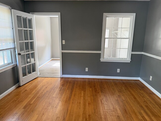 Building Photo - Tons of Space and Super Location