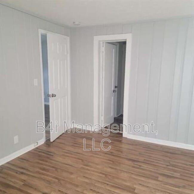 Building Photo - 303 Butler St