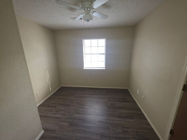 Building Photo - 1909 Cypress Pl