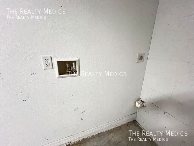 Building Photo - 16147 SW 17th Ave