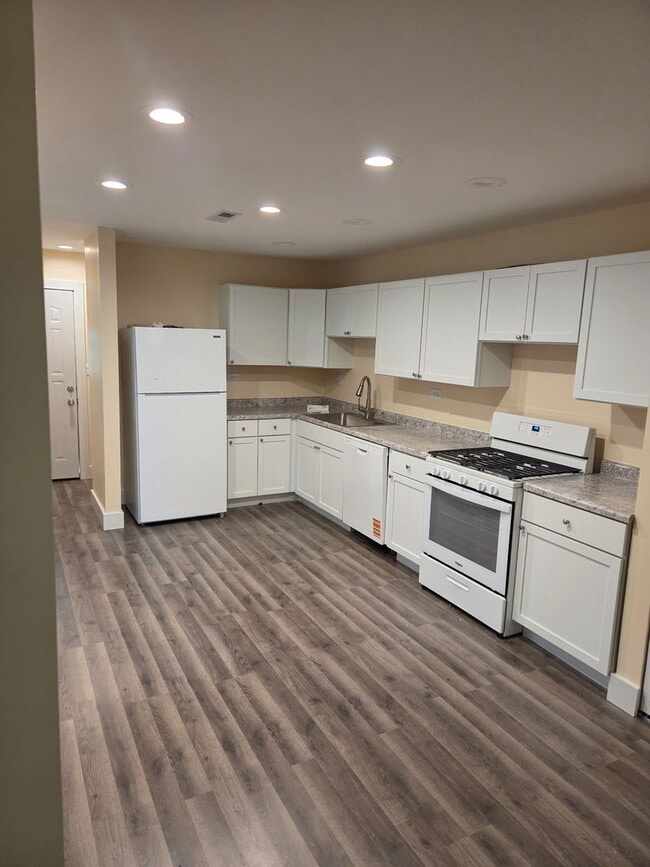 Building Photo - 21836 Orion Ave