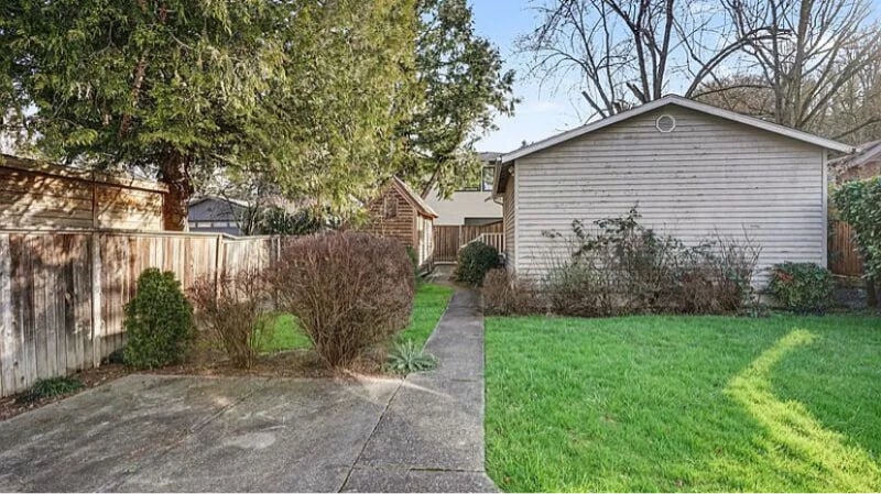 Building Photo - 316 32nd Ave E