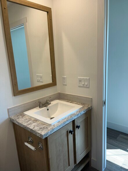 Building Photo - 800 Woodland Trl