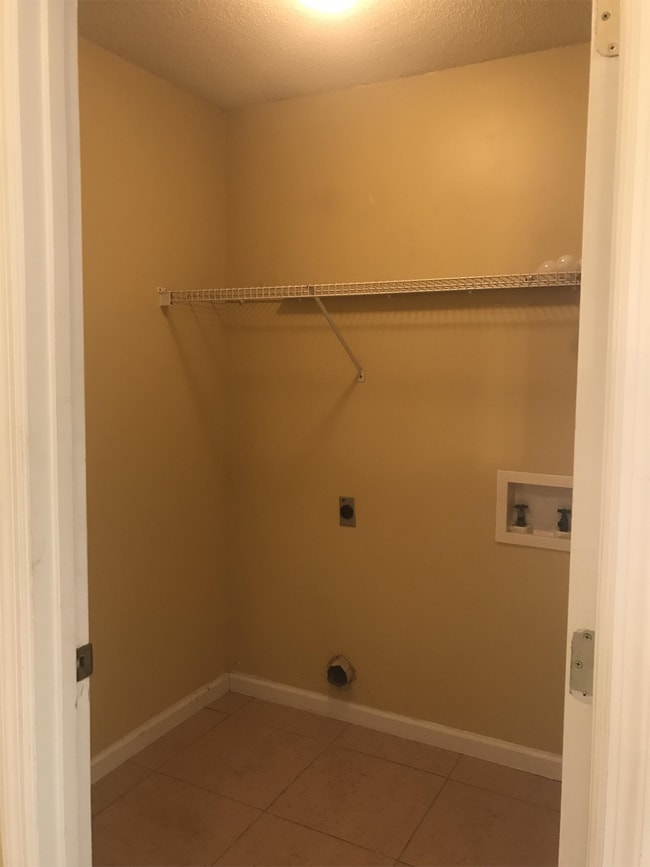 Building Photo - 886 Darrow Ln