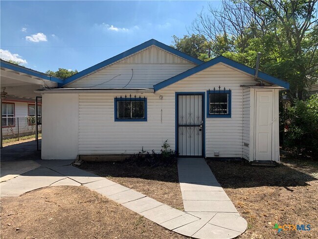 Building Photo - 903 Recio St