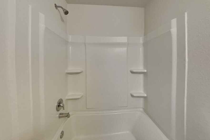 Building Photo - 15673 Del Norte Dr