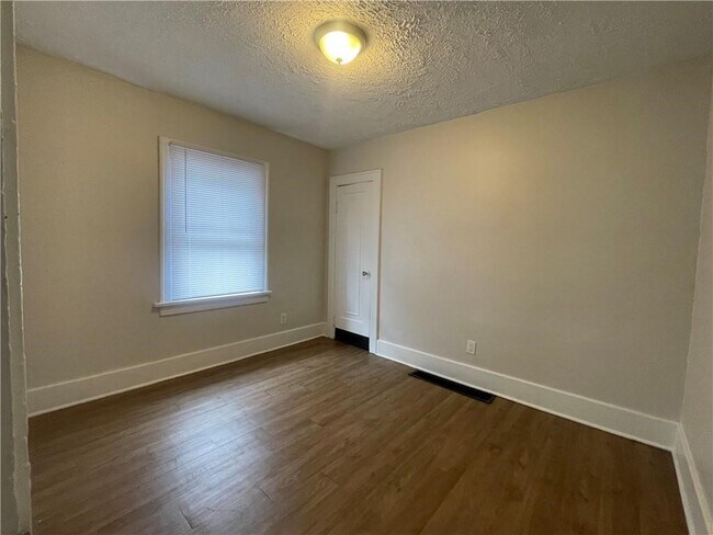 Building Photo - 36 Nye Park