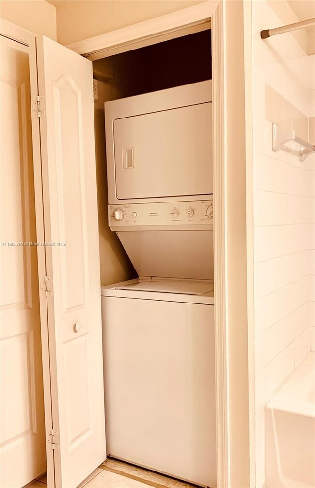 Building Photo - 11011 Legacy Ln