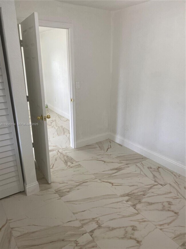 Building Photo - 2122 NW 5th St