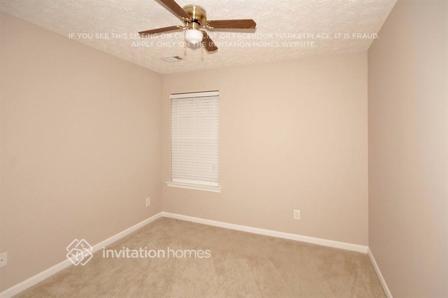 Building Photo - 302 Meadows Ln