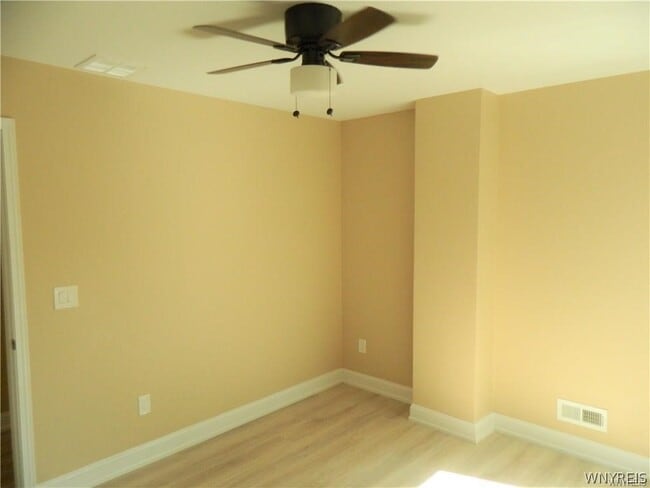 Building Photo - 417 Center St