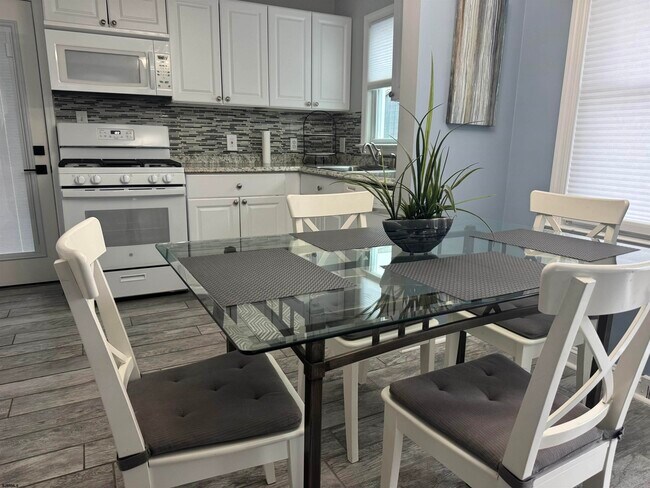 Building Photo - 117 N Wilson Ave