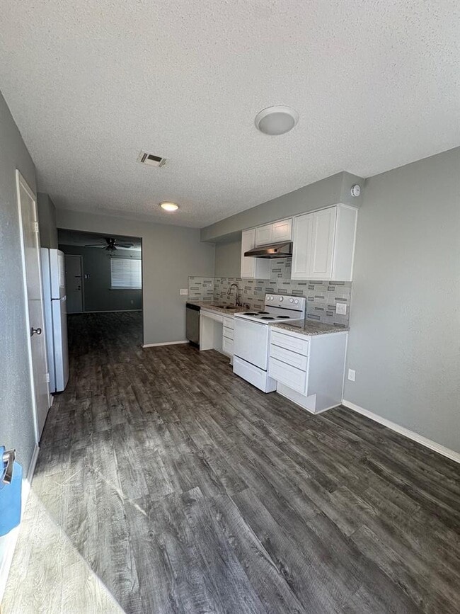 Building Photo - 317 W William Cannon Dr