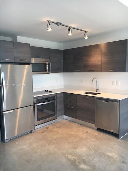 Building Photo - 151 SE 1st St