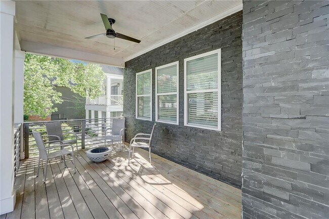 Building Photo - 2014 Cambridge Ave