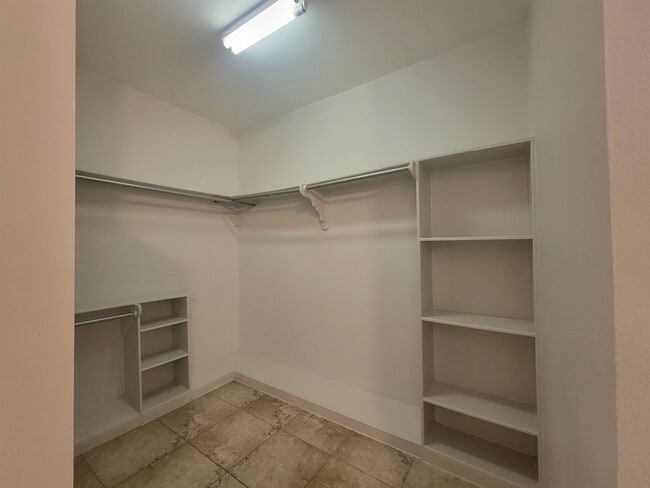 Building Photo - 2024 Durango Ave