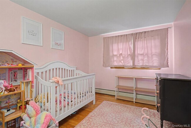 Building Photo - 10 Cedar Ln