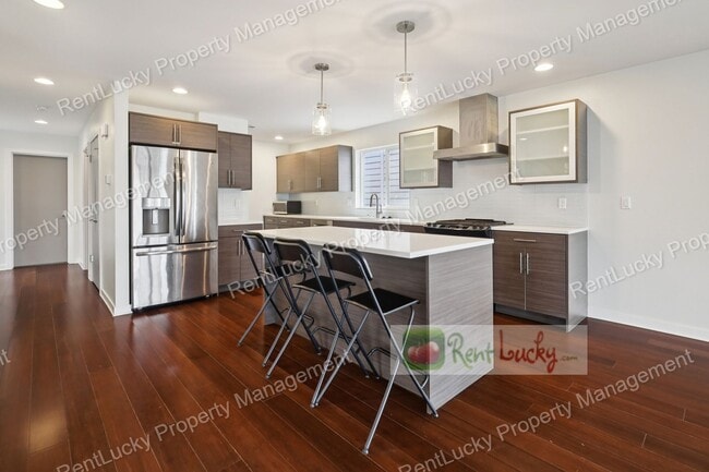 Building Photo - Immaculate and LARGE 4-Bedroom Home in Unb...