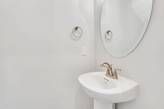 Building Photo - Beautiful NEW 3 Bed 2.5 Bath Townhome in M...