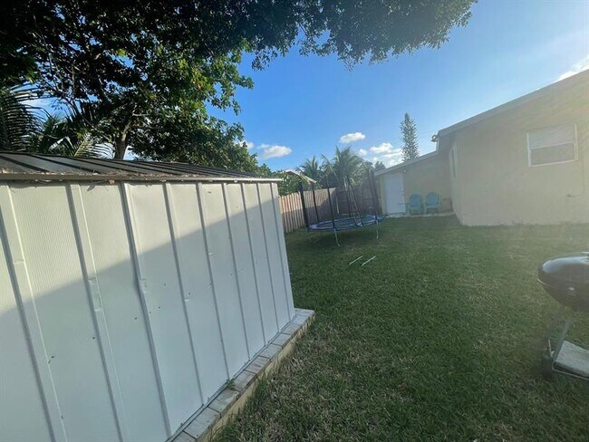 Building Photo - 1481 NW 2nd St