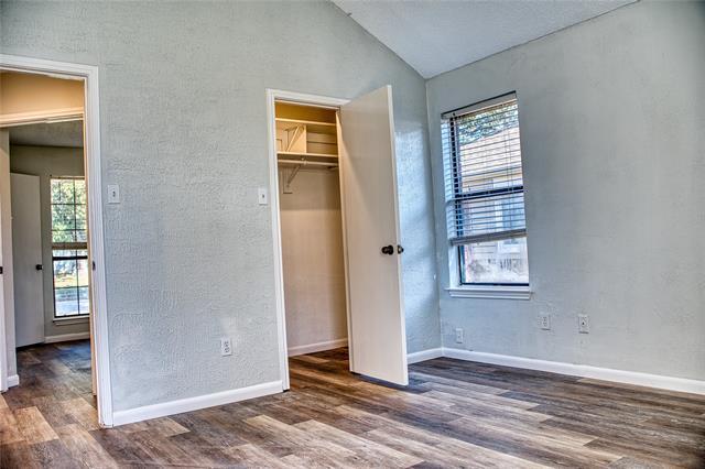 Building Photo - 1528 Mayflower Dr