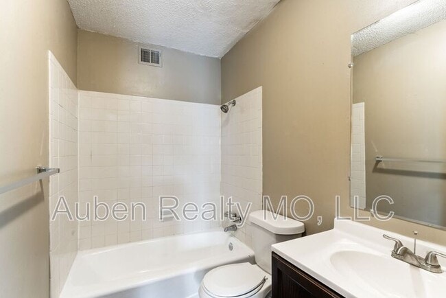Building Photo - 10109 E 67th St