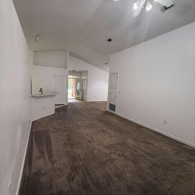 Building Photo - 1022 Freeport Ct